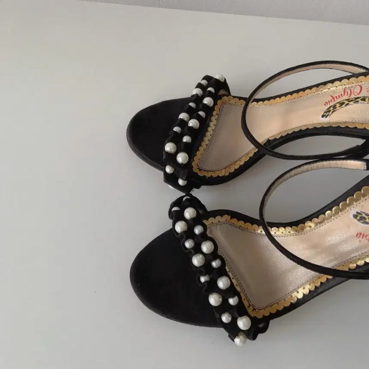 [SOLD OUT] 225 샬롯올림피아 블랙 스웨이드 샌들 35.5