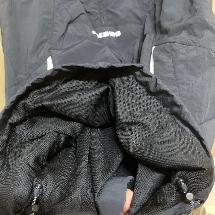 [SOLD OUT] 엄브로 블랙 바람막이 후드 자켓