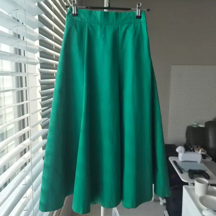 [BUNJANG] Deep Green Flare Skirt with Back Banding / 딥그린 플레어 뒷밴딩 롱 스커트 S 55