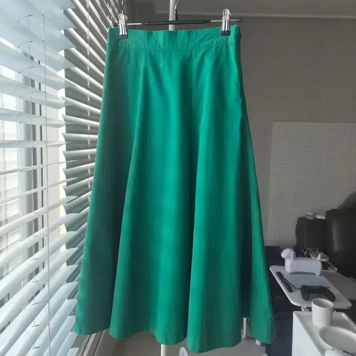 [BUNJANG] Deep Green Flare Skirt with Back Banding / 딥그린 플레어 뒷밴딩 롱 스커트 S 55