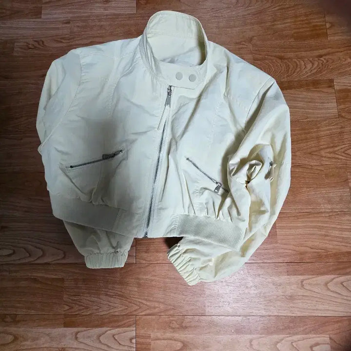 [BUNJANG] Ivory Spring Bomber Jacket Semi-Cropped / 아이보리색 봄점퍼 세미크롭