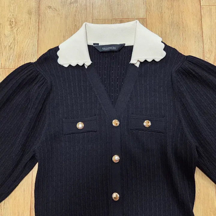 [BUNJANG] VALENCIA Gold Button Knit Dress / 발렌시아(VALENCIA) 골드버튼 니트원피스 55-66 새상품