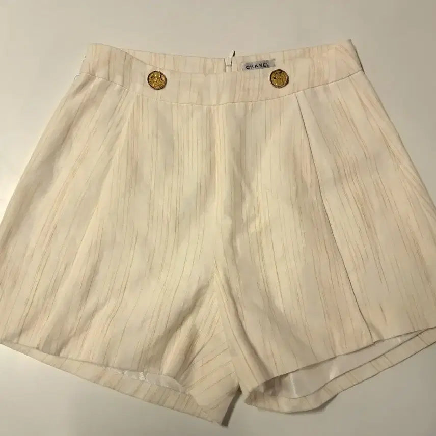 [BUNJANG] Chanel Striped Tucked Shorts / 샤넬 스트라이프  팬츠