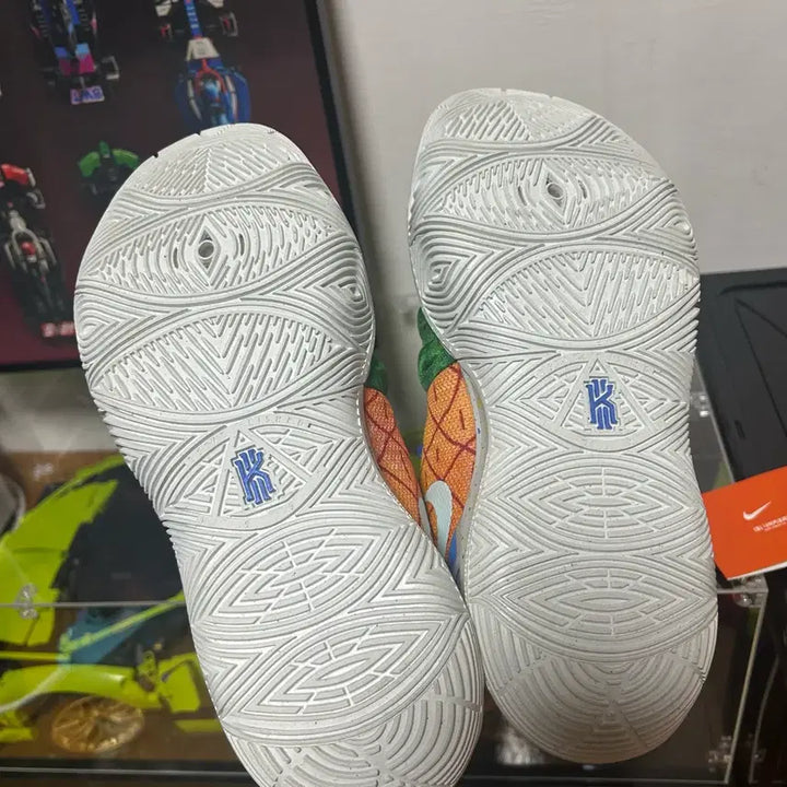 [SOLD OUT] (260) 나이키 카이리5 스폰지밥 + 슈박스