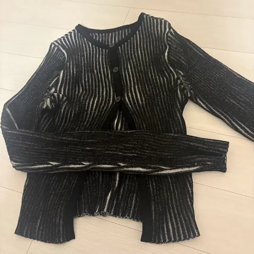 [BUNJANG] Diagonal Cut T-Shirt / 다이애그널 절개 티셔츠