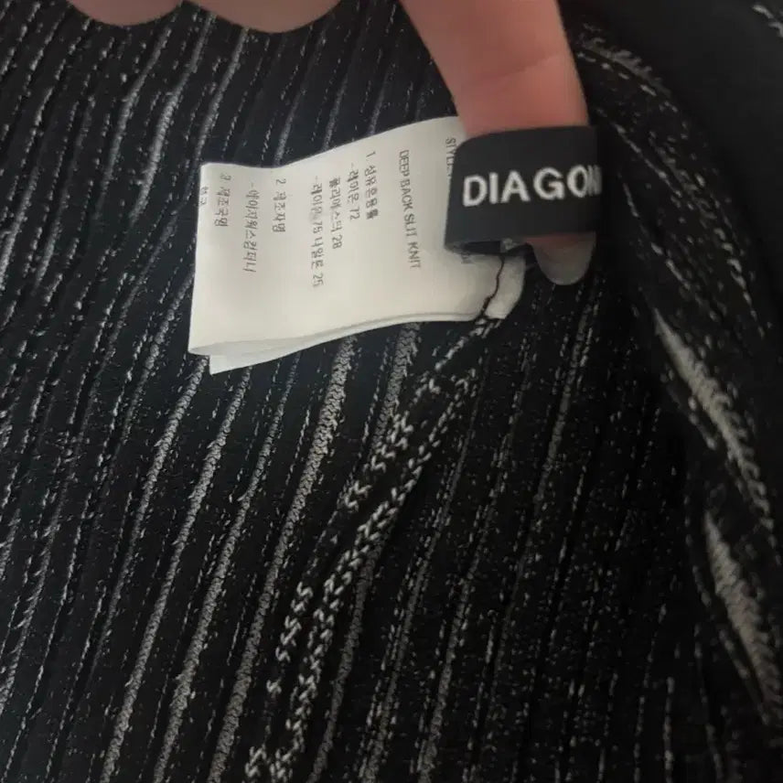 [BUNJANG] Diagonal Cut T-Shirt / 다이애그널 절개 티셔츠