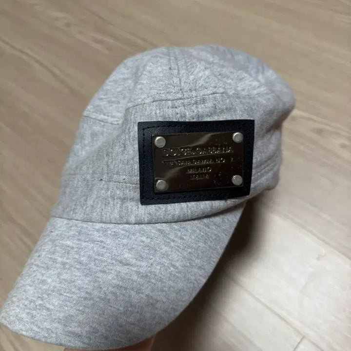 [SOLD OUT] 돌체앤가바나 D&amp;G 그레이 캡 모자