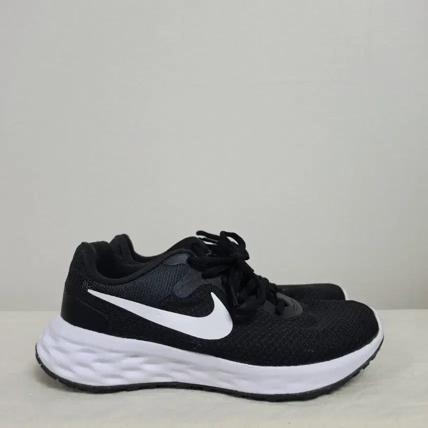 [SOLD OUT] 225나이키 레볼루션6 런닝화  -821