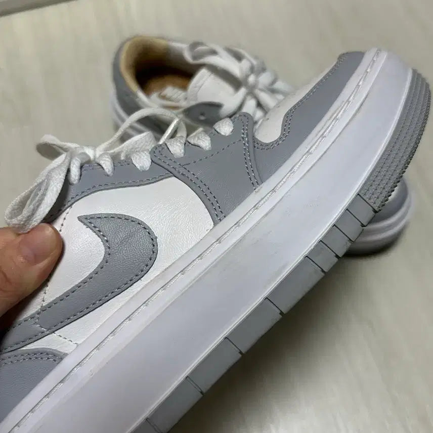 [BUNJANG] Nike Jordan 1 Elevate Low White and Wolf Grey Sneakers / 나이키 조던1 엘리베이트 로우 화이트 앤 울프 그레이 225