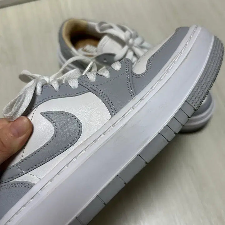 [BUNJANG] Nike Jordan 1 Elevate Low White and Wolf Grey Sneakers / 나이키 조던1 엘리베이트 로우 화이트 앤 울프 그레이 225