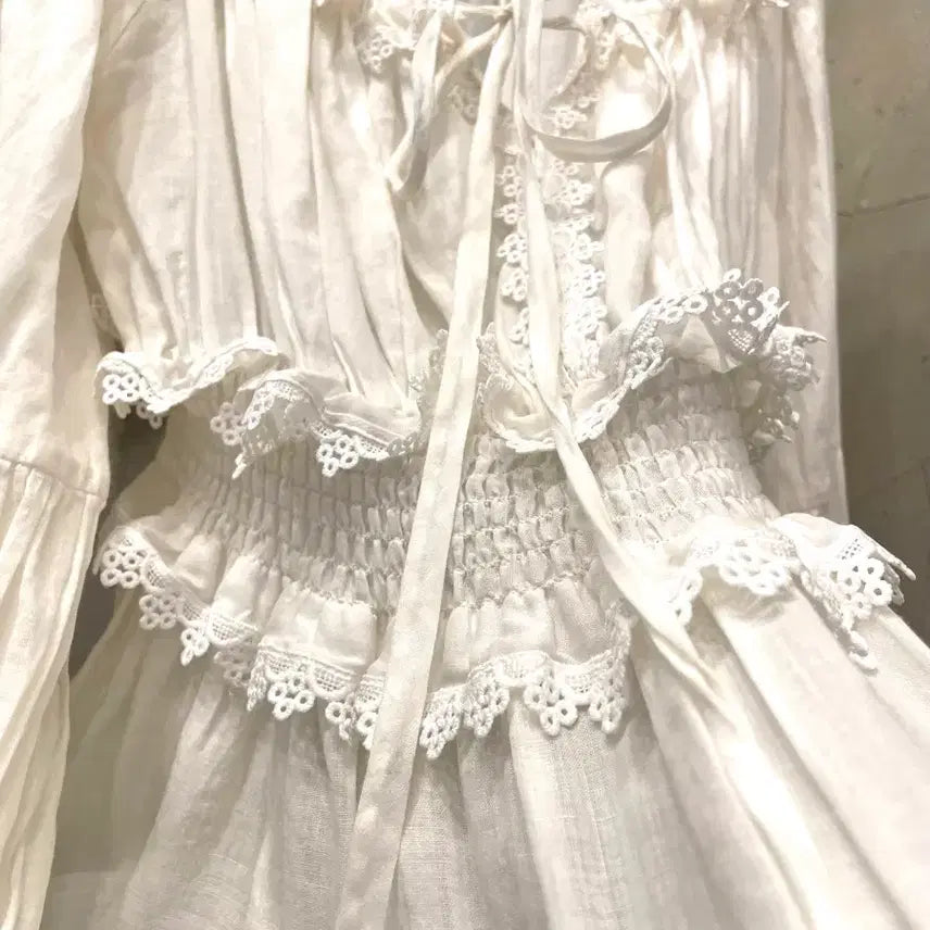 [SOLD OUT] 돌체앤가바나 린넨 100% 오프숄더 레이스 러플 블라우스 55~66