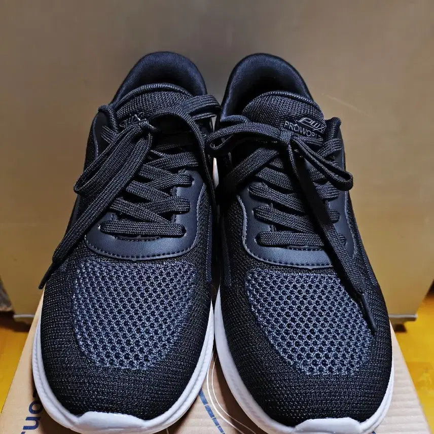 [SOLD OUT] 새상품 남성 265사이즈 신기 편한 특허 운동화 프로월드컵 런닝화
