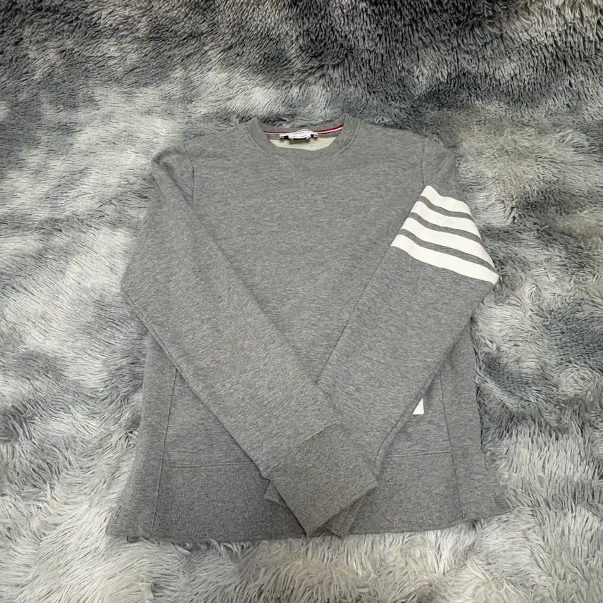 [BUNJANG] Thom Browne Crewneck Sweatshirt Gray 1 Size / [리엘중고명품] 톰브라운 사선완장 맨투맨 그레이 1사이즈