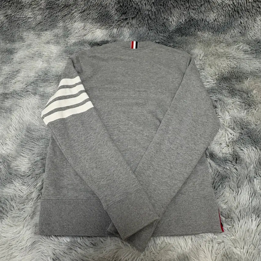 [BUNJANG] Thom Browne Crewneck Sweatshirt Gray 1 Size / [리엘중고명품] 톰브라운 사선완장 맨투맨 그레이 1사이즈
