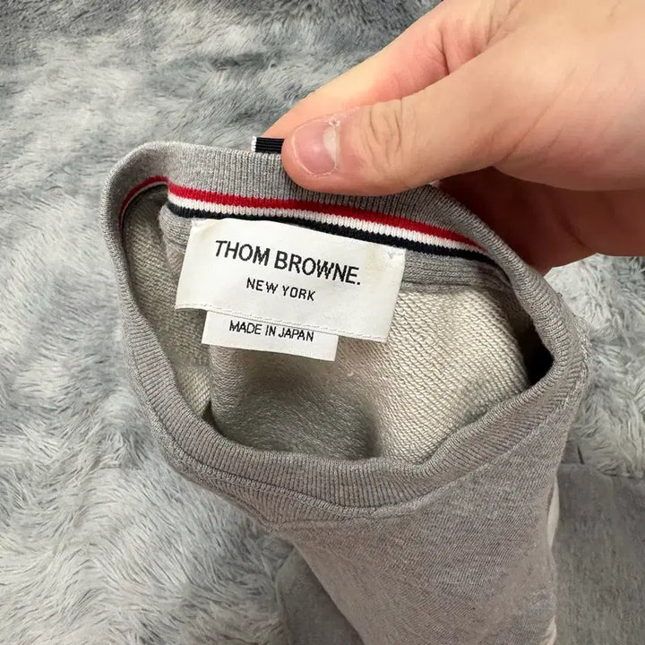 [BUNJANG] Thom Browne Crewneck Sweatshirt Gray - Size 1 / [리엘중고명품] 톰브라운 사선완장 맨투맨 그레이 1사이즈