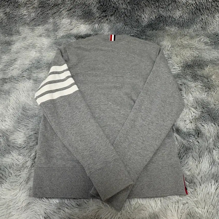 [BUNJANG] Thom Browne Crewneck Sweatshirt Gray 1 Size / [리엘중고명품] 톰브라운 사선완장 맨투맨 그레이 1사이즈