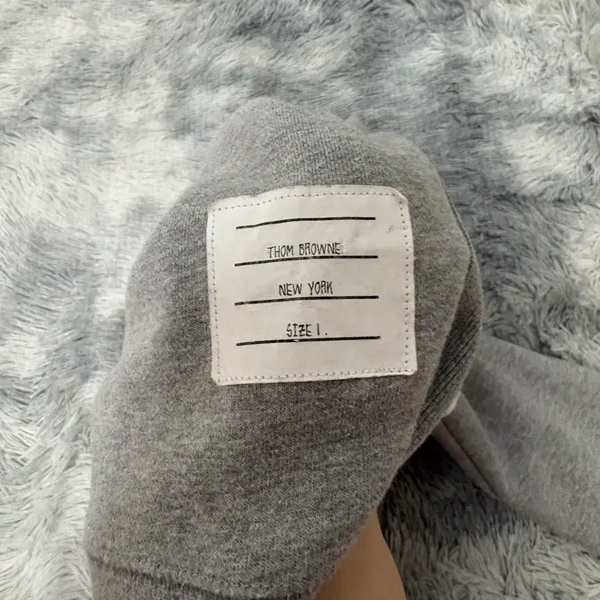 [BUNJANG] Thom Browne Crewneck Sweatshirt Gray 1 Size / [리엘중고명품] 톰브라운 사선완장 맨투맨 그레이 1사이즈
