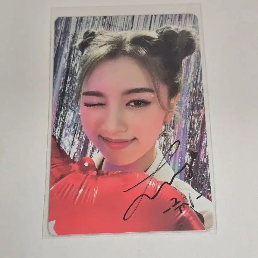 [SOLD OUT] wooah 우아 루시 싸인 포카 포토카드 양도