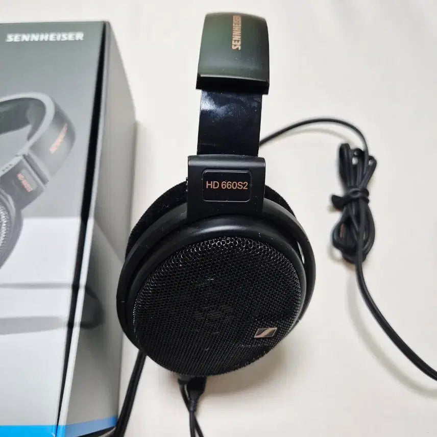 [BUNJANG] Sennheiser HD660S2 Headphones + Zisin ZS327 Earphones / 젠하이저 HD660s2 헤드폰 + zisin327 이어폰 팝니다.