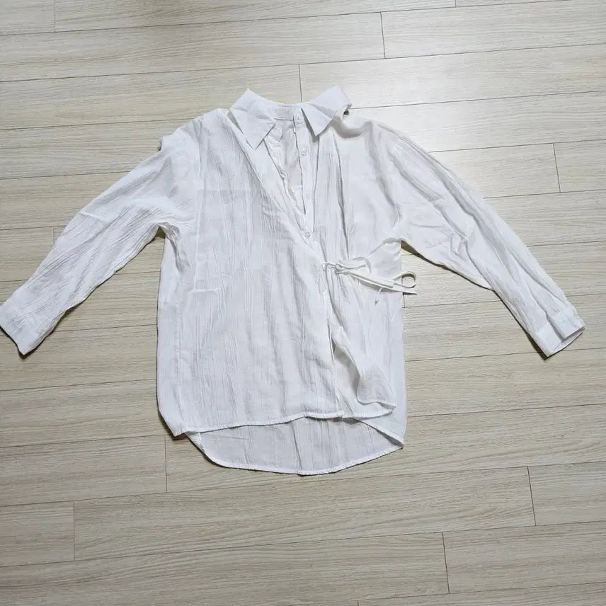 [SOLD OUT] 화이트 언발 셔츠 블라우스