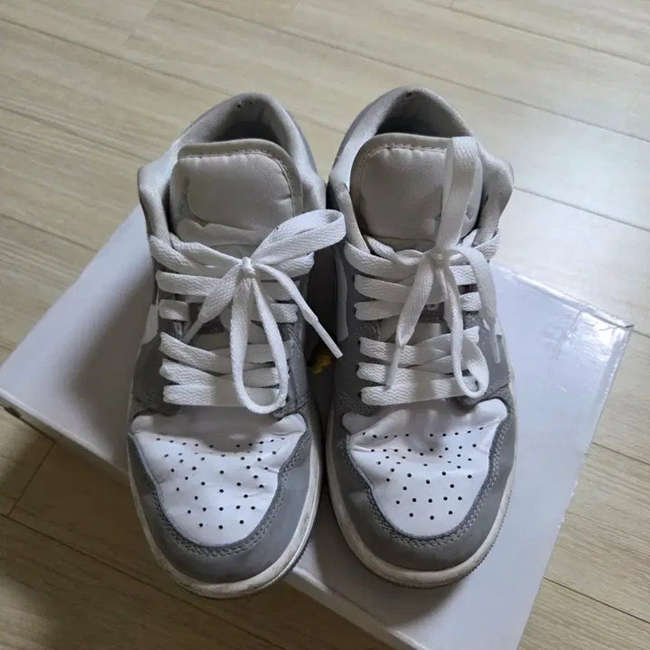 [SOLD OUT] 조던1로우 울프그레이 235