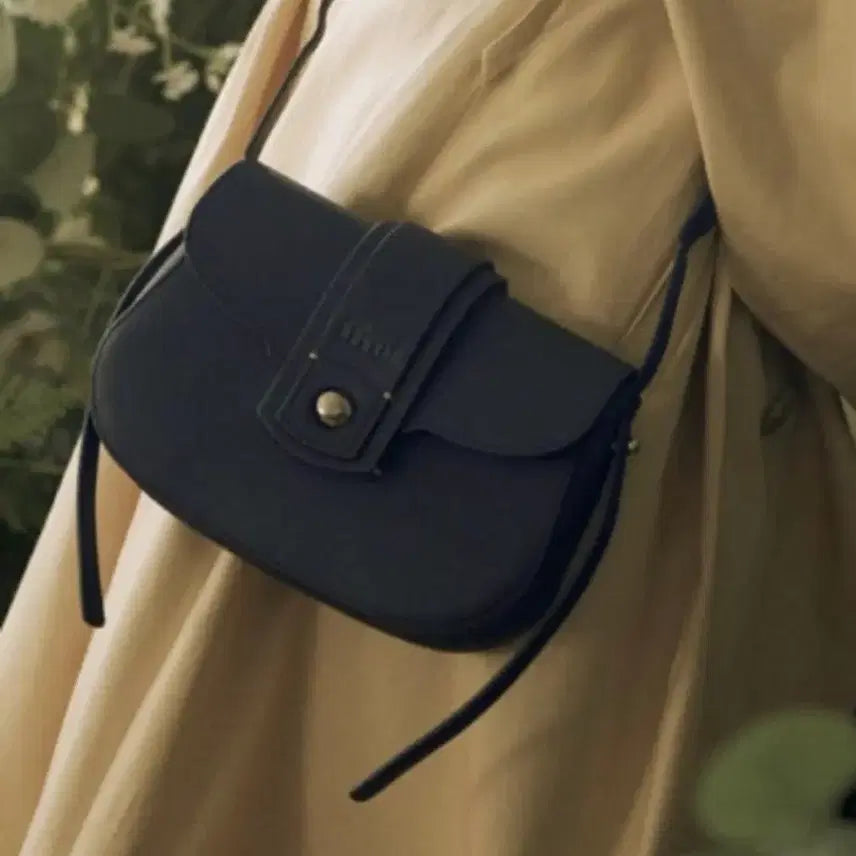 [BUNJANG] FFROI Ever Bag Shoulder Bag Black / [FREE] FFROI 프루아 레더 에버백 숄더백 블랙