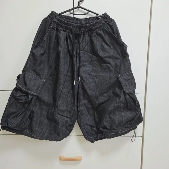 [SOLD OUT] 블랙 버뮤다팬츠 프리사이즈