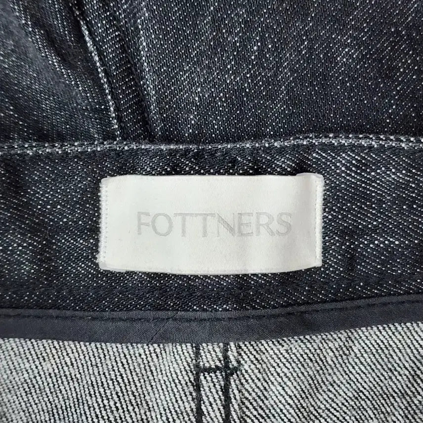 [BUNJANG] FOTTNERS Two Tuck Wide Black Jeans / [S] 파트너스 FOTTNERS 투턱 와이드 블랙 청바지 하이웨이스트 2