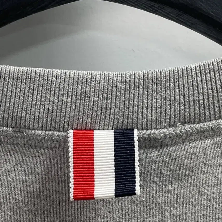 [SOLD OUT] 톰브라운 사선 라운드 맨투맨