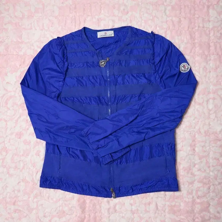 [SOLD OUT] 몽클레어 로고 경량 패딩 자켓 블루 1사이즈 남녀공용