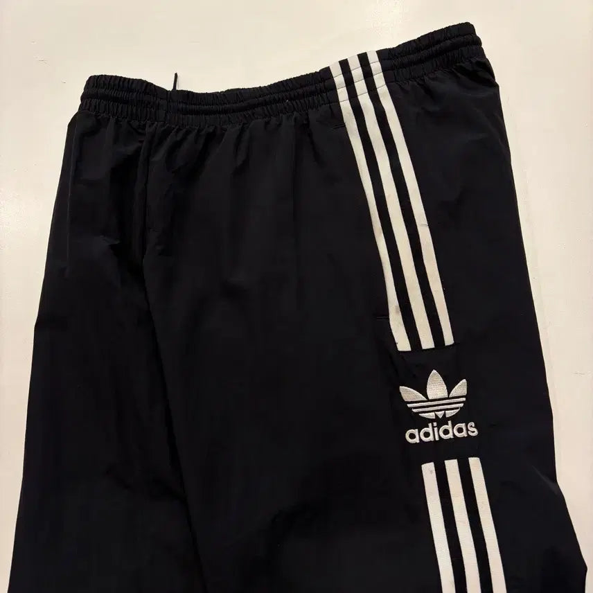 [BUNJANG] Adidas Lock Up Three-Stripe Training Pants Black / [L] 아디다스 락업 삼선 트레이닝 바지 팬츠 블랙 D727