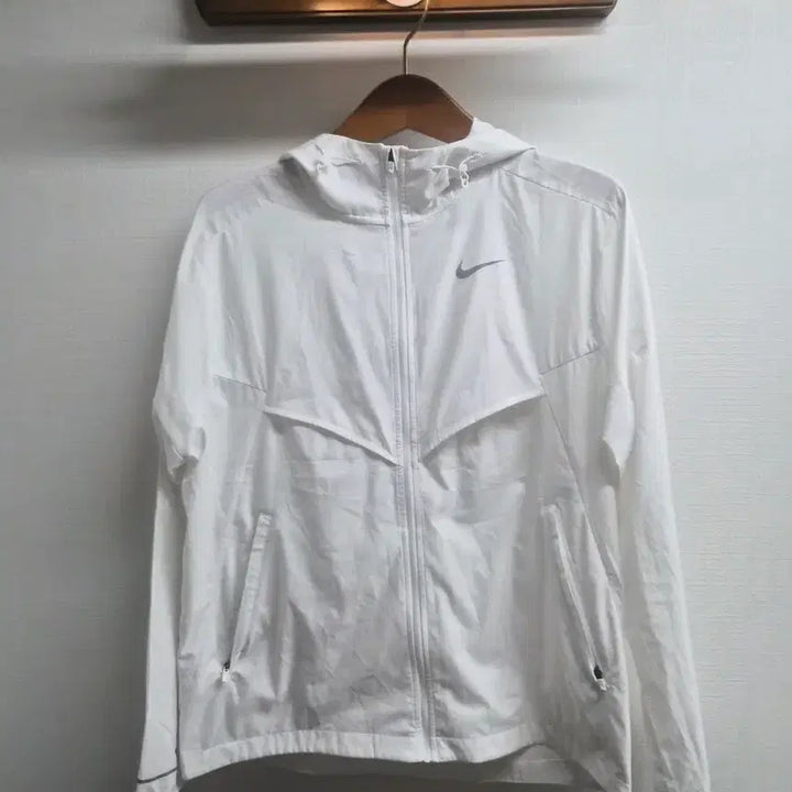 [SOLD OUT] M) 나이키 러닝 패커블 경량 바람막이 팝니다