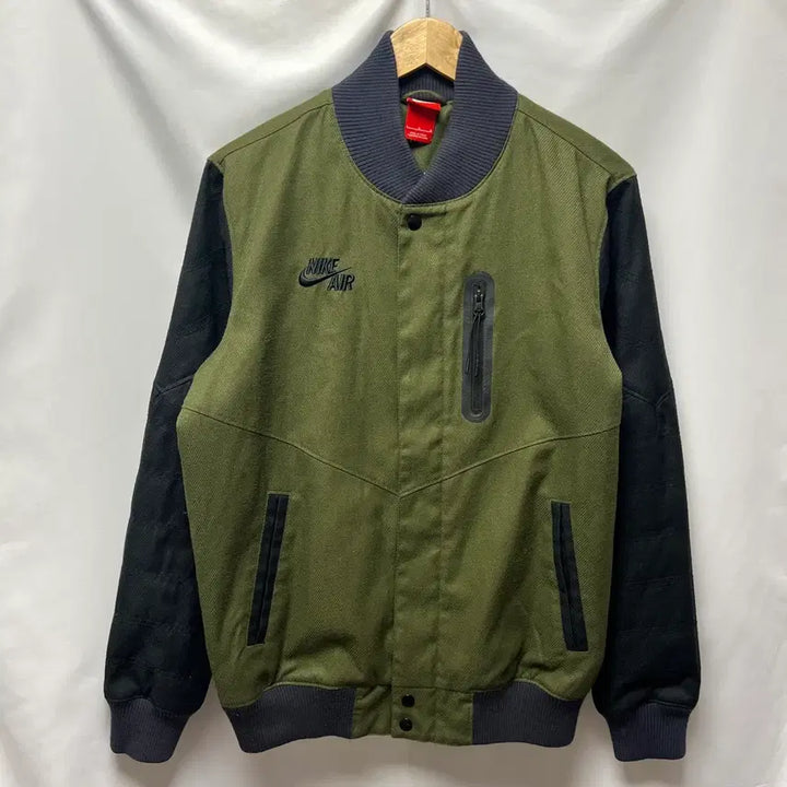 [SOLD OUT] [정품/L] 나이키 에어 봄버 스우시 카키 바시티자켓