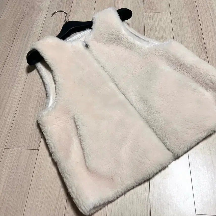 [BUNJANG] On&amp;On Real Wool Zip-up Vest Ivory / 온앤온 호주산 리얼양모100% 집업 조끼 베스트아이보리천연모피양털뽀글이