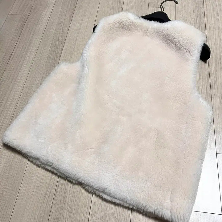 [BUNJANG] On&amp;On Real Wool Zip-up Vest Ivory / 온앤온 호주산 리얼양모100% 집업 조끼 베스트아이보리천연모피양털뽀글이