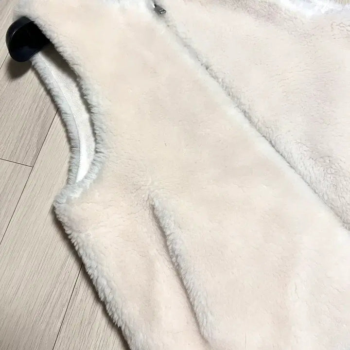 [BUNJANG] On&amp;On Real Wool Zip-up Vest Ivory / 온앤온 호주산 리얼양모100% 집업 조끼 베스트아이보리천연모피양털뽀글이