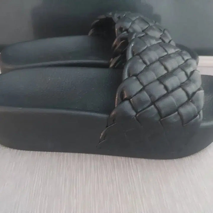 [BUNJANG] Black Quilted Slippers / 블랙 퀄팅 슬리퍼
