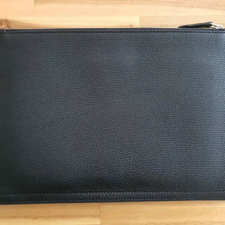[SOLD OUT] 지방시 안티고나 미듐 클러치