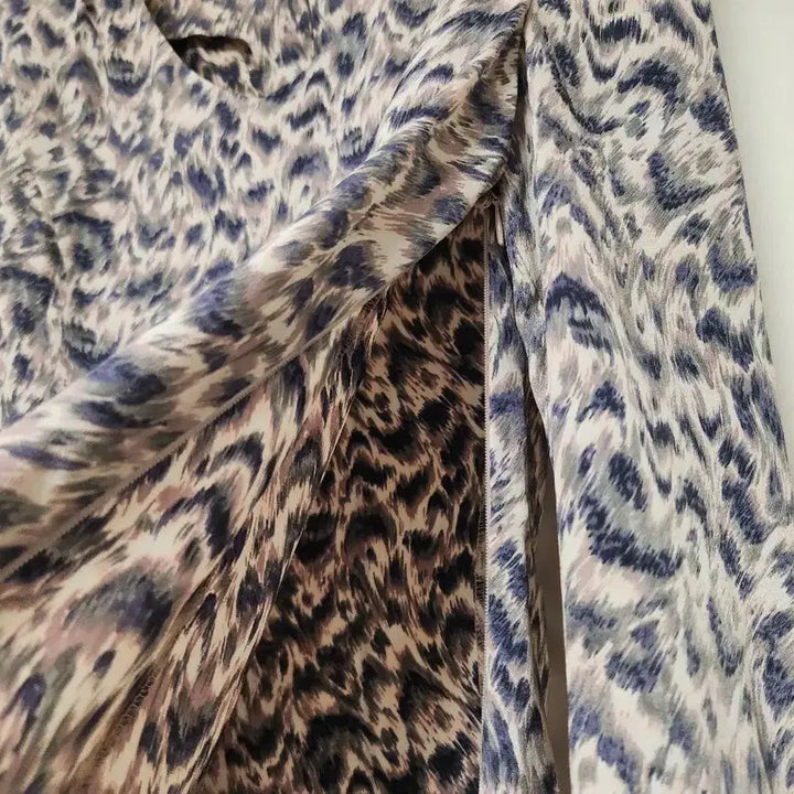 [BUNJANG] NICE CLAUP V-Neck Blouse / 나이스클랍 블라우스 55