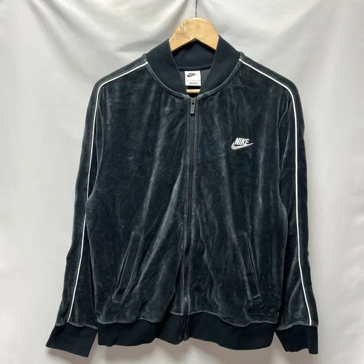 [SOLD OUT] [정품/M] 나이키 스우시 벨루아 벨벳 사이드라인 차콜 트랙탑/져지