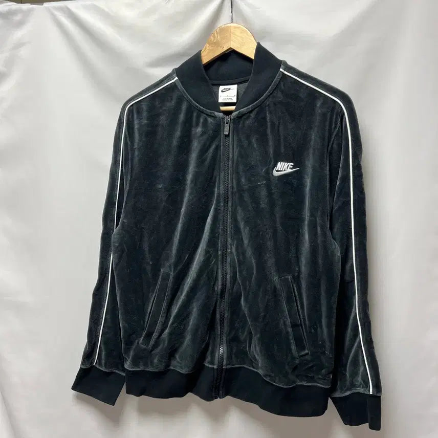 [SOLD OUT] [정품/M] 나이키 스우시 벨루아 벨벳 사이드라인 차콜 트랙탑/져지