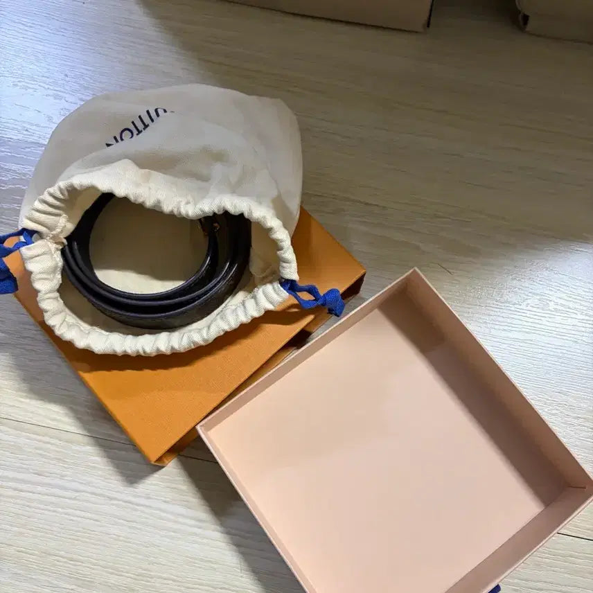 [BUNJANG] LV Monogram Reversible Belt / LV 모노그램 양면벨트