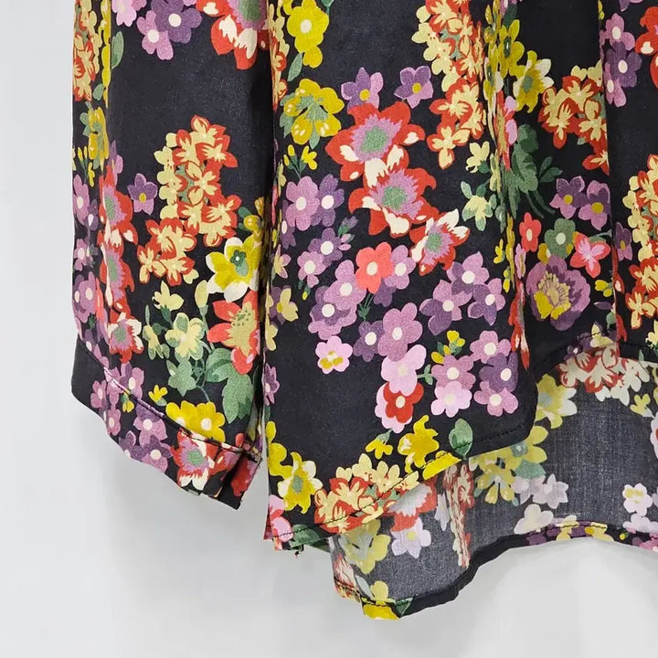 [BUNJANG] Vicolique Floral Rayon Blouse / 비꼴리끄  플라워 레이온 블라우스