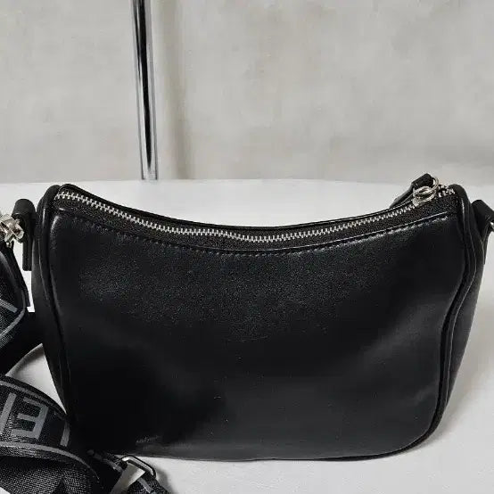 [BUNJANG] Valentino Black Leather Shoulder Bag / 발렌티노 블랙 레더 숄더백