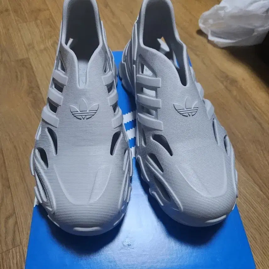 [BUNJANG] Adidas Adiform Supernova Light Grey Sneakers / 아디다스 아디폼 슈퍼노바 라이트 그레이 265