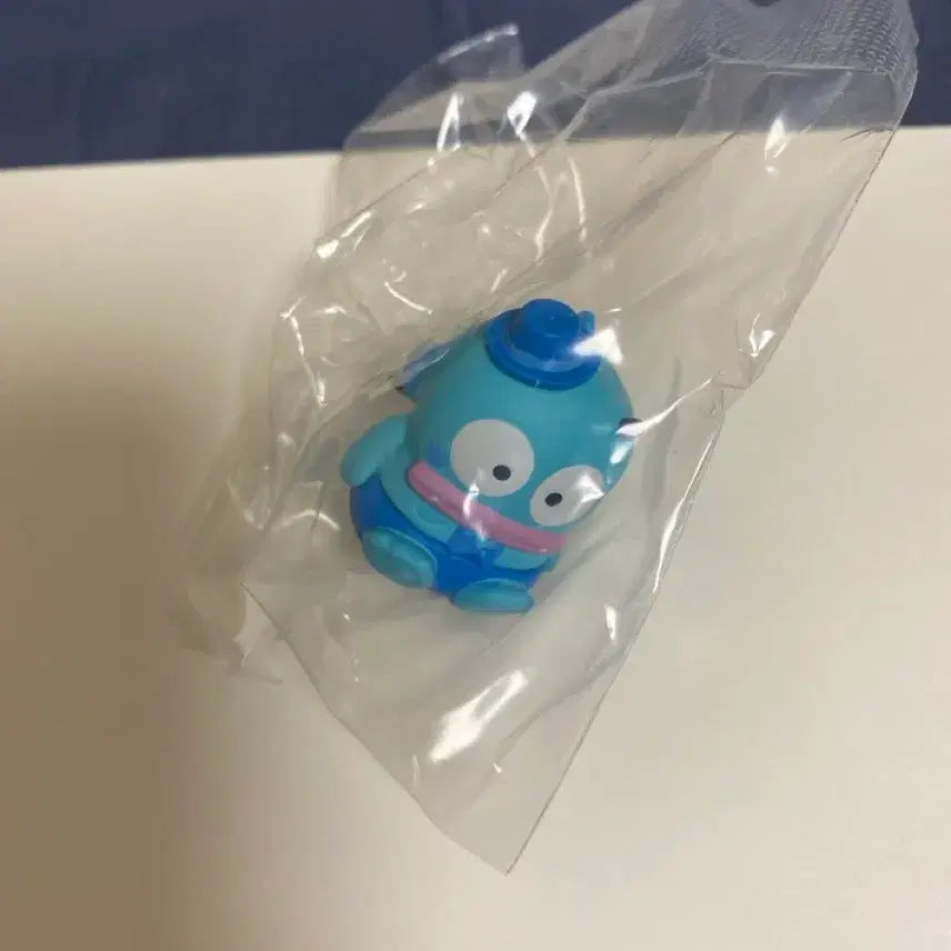 [BUNJANG] Sanrio Hangyodon Hug Coat Figure / 산리오 한교동 허그코트 피규어
