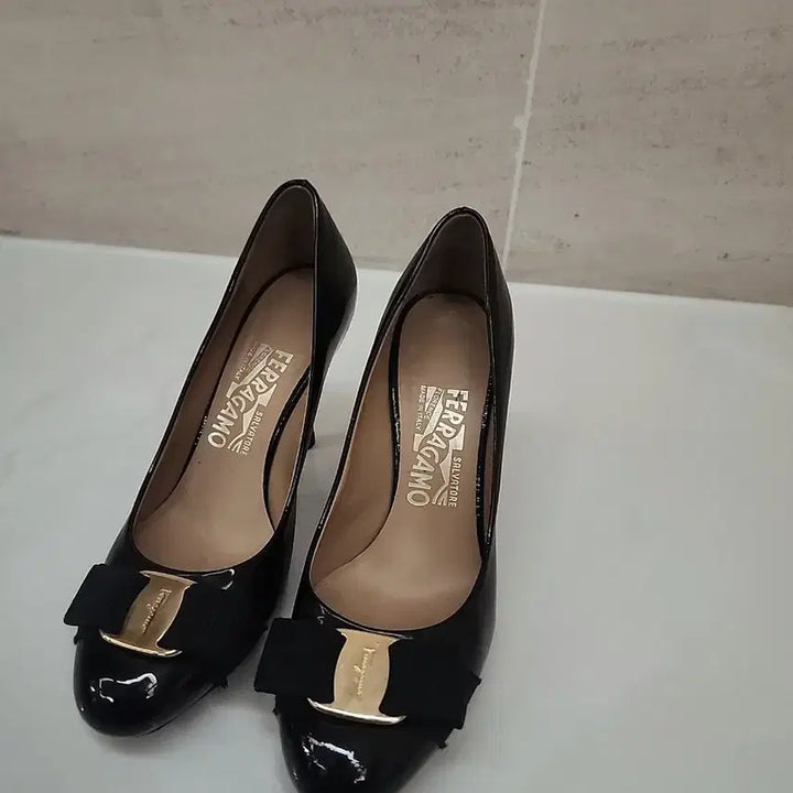 [BUNJANG] Ferragamo Basic Black Heel Pumps / ferragamo 페레가모 기본블랙 힐 페라가모 구두