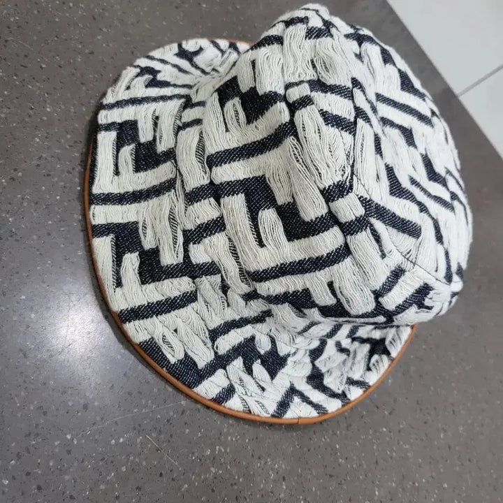 [BUNJANG] Fendi FF Logo Bucket Hat / (정품)펜디 FF 로고 버킷햇 남녀공용 F