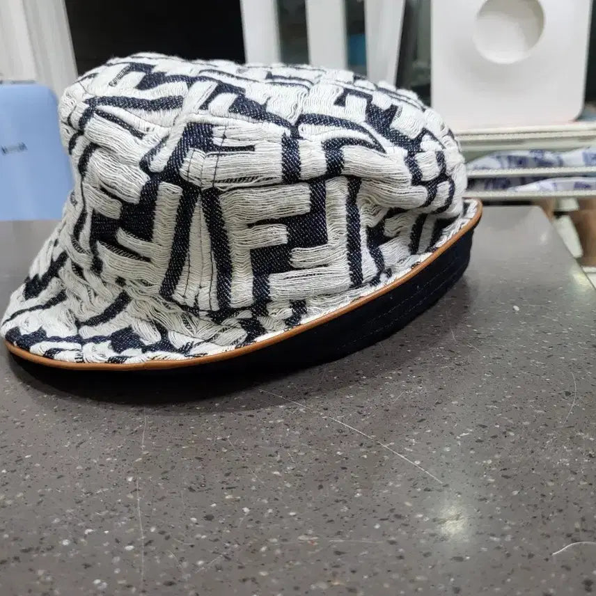 [BUNJANG] Fendi FF Logo Bucket Hat / (정품)펜디 FF 로고 버킷햇 남녀공용 F