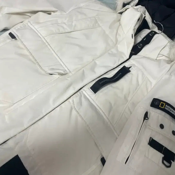 [BUNJANG] National Geographic White Padded Jacket (M) / 내셔널지오그래픽화이트 패딩(M)